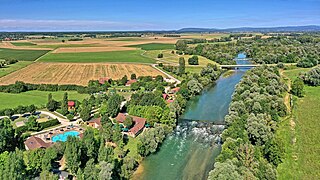 Le pont sur la Loue et le camping.