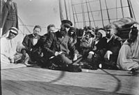 הרצל עם מלוויו על סיפון אונייה בדרך לנמל יפו, 1898