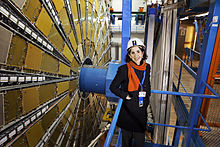 Fabiola Gianotti amb el detector ATLAS