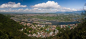 English: View of Dal Lake and the city of Srin...