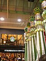 スターバックスが仙台クリスロード店の前に設置した飾り（2009年8月6日）