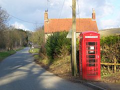 Telephone box, West Knoyle - geograph.org.uk - 1145254.jpg