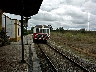 Apeadeiro de Viana, em 2004.