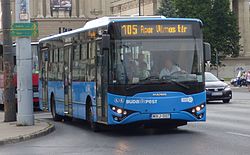 105-ös busz a Hősök terénél