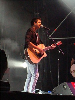 Álex Ubago esiintymässä vuonna 2009.