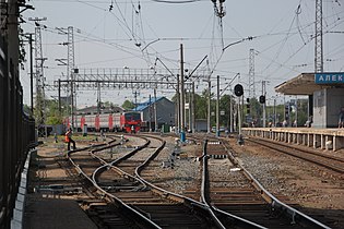 Пути и высокая платформа поездов Московского направления