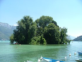 L'île des Cygnes vue depuis les quais des jardins de l'Europe.