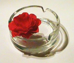 English: An ashtray with a rose, Logo of the W...