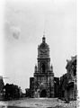 A church in फ्रांस being fired at during the First World War