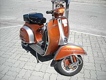 A Vespa scooter CaramuloPT DSCN0046 (2859316651).jpg