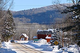 Dans le village de Chute-Saint-Philippe.