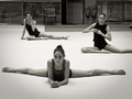 Bárbara González Oteiza (en el fondo a la izquierda) junto a Ana María Pelaz y Nuria Velasco (en primer plano) durante un entrenamiento en el CAR de Madrid en 2003.