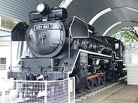 静態保存されている国鉄D51形蒸気機関車（中町二丁目）