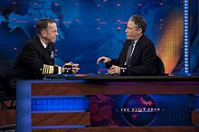 Jon Stewart (à droite) face à l'amiral Mike Mullen (à gauche) pour une interview.