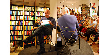 English: Writer Eduardo Galeano during a confe...