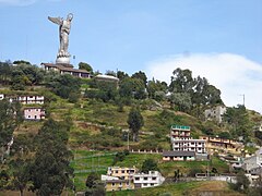 Statue auf dem Hügel El Panecillo