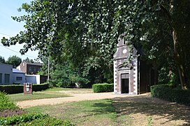 La chapelle et la potale.