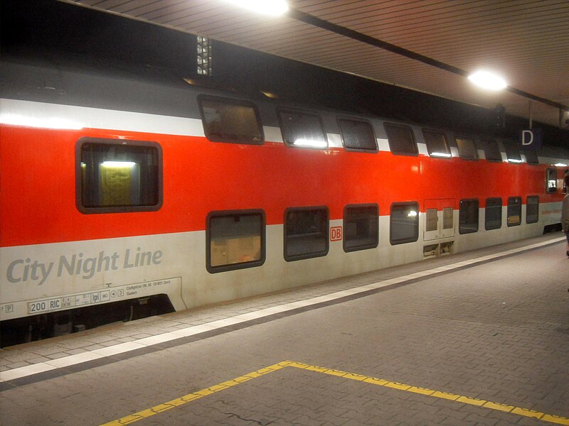 File:Mannheimer Hauptbahnhof- auf Bahnsteig zu Gleis 3- Richtung Ludwigshafen (Rhein)- City Night Line (Schlafwagen) 26.3.2010.jpg