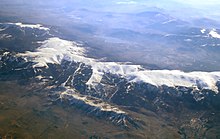 Vista aérea de la Sierra de Guadarrama, Las Cardosillas abajo en el centro