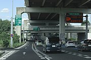 四日市方面から知多半島道路に乗り入れる場合は大府ICで国道302号に流出のうえ上入道交差点を右折する。