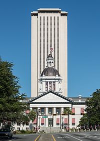 Старый и новый Капитолий штата Флорида, Таллахасси, вид на восток 20160711 1.jpg