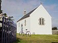 La chapelle Notre-Dame de Bon Voyage à Ouessant, appelée aussi chapelle Saint-Gildas (1884-1886), est implantée à Loqueltas (ou Locqueltas). C’est un édifice de plan rectangulaire presque entièrement reconstruit en 1886 et restauré au XXe siècle. Les vitraux sont de Toulc’hoat.