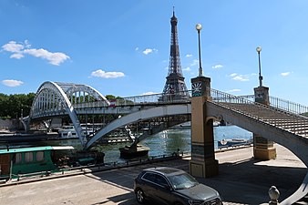 Port Debilly, passerelle Debilly et tour Eiffel.