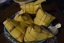 Triangular pouches made of coconut leaves