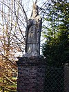 Statue de saint-Martin sur l'emplacement de l'ancienne église de Livet (en Ouche).