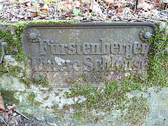 Gusseisernes Schleusenschild am Oberhaupt der Unteren Schleuse