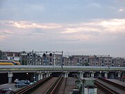 Uitzicht op de Haarlemmer Houttuinen vanaf het middendeel van de spoorbrug; oktober 2000