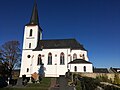 Katholische Pfarrkirche und Friedhofsmauer