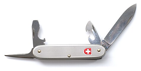 Victorinox Soldier, 'n "Camper" of "Scout" sakmes