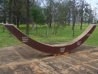 Señal que marca el trópico en Maringá, Paraná, Brasil
