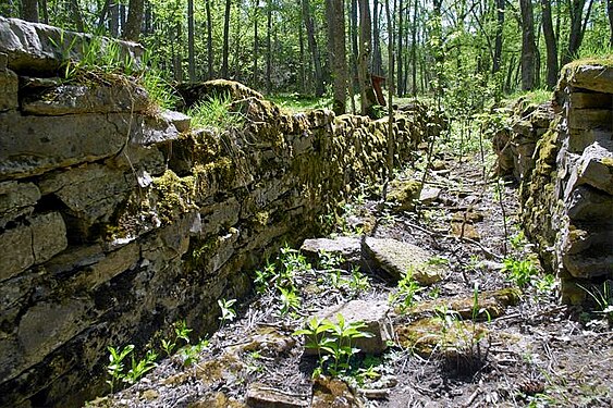 … hier ein trockengefallener Wasserkanal.