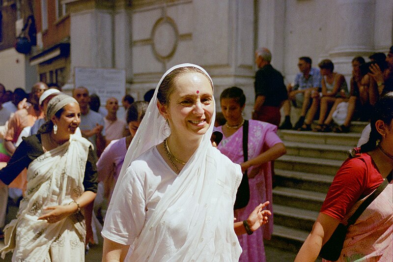 File:UrmilaDeviOnHarinamWithIps2003Italy.jpg