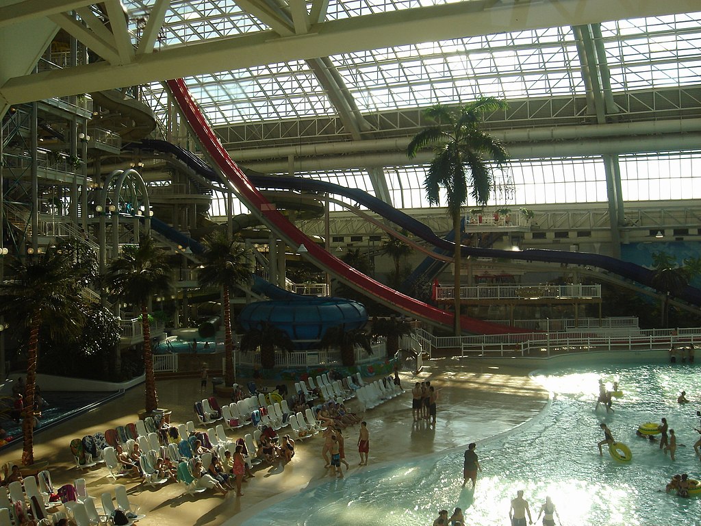 http://upload.wikimedia.org/wikipedia/commons/thumb/e/e9/WEM-Waterpark-slides.JPG/1024px-WEM-Waterpark-slides.JPG