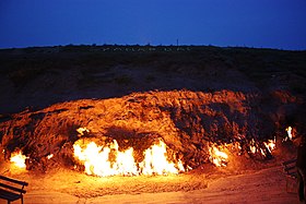 Gece Yanar Dağ manzarası