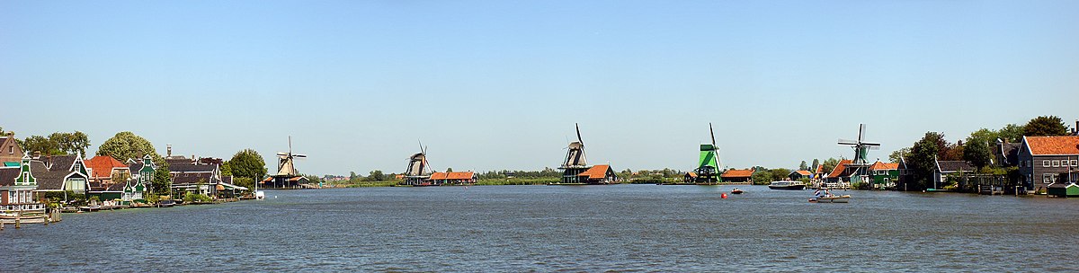 Windmühlen aufgereiht an der Zaan