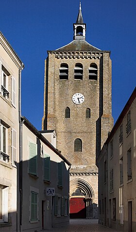 Façade ouest du clocher depuis la rue de l'Église.