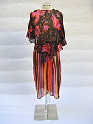 Robe Insectes rose, violette et noire (1972).