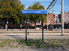 Bussum, Bahnhofsschild