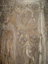 steber, ki prikazuje kamenjanje sv. Štefana