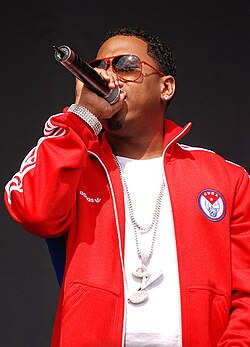 Bobby V performing at a concert in 2007.