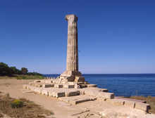 The ruins of the Temple of Juno Lacinia located on Capo Colonna, a building of the ancient Greek city of Kroton (now Crotone) Capo Colonna2 retouched.png