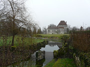 L'alimentation en eau des douves du château de Chapdeuil par l'Euche.