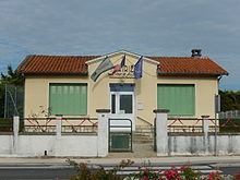 La mairie de Saint-Pierre-de-Juillers.