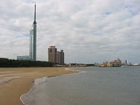 http://upload.wikimedia.org/wikipedia/commons/thumb/e/ea/Fukuokabeachtowr.jpg/200px-Fukuokabeachtowr.jpg