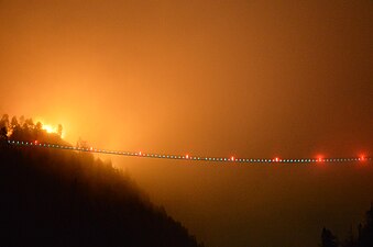 Oświetlenie mostu w nocy