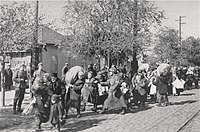 Депортация еврейского населения города, фото пленного немецкого офицера